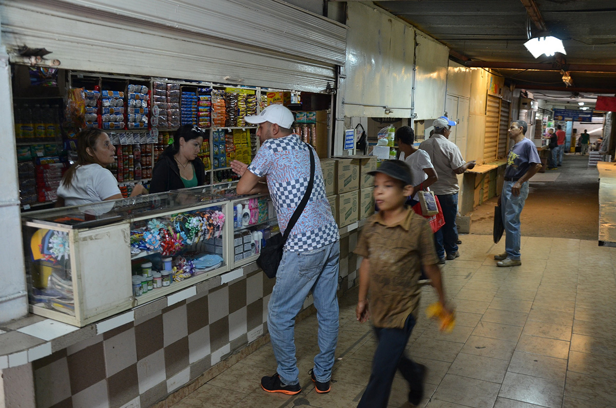 Afinan propuestas en el mercado municipal