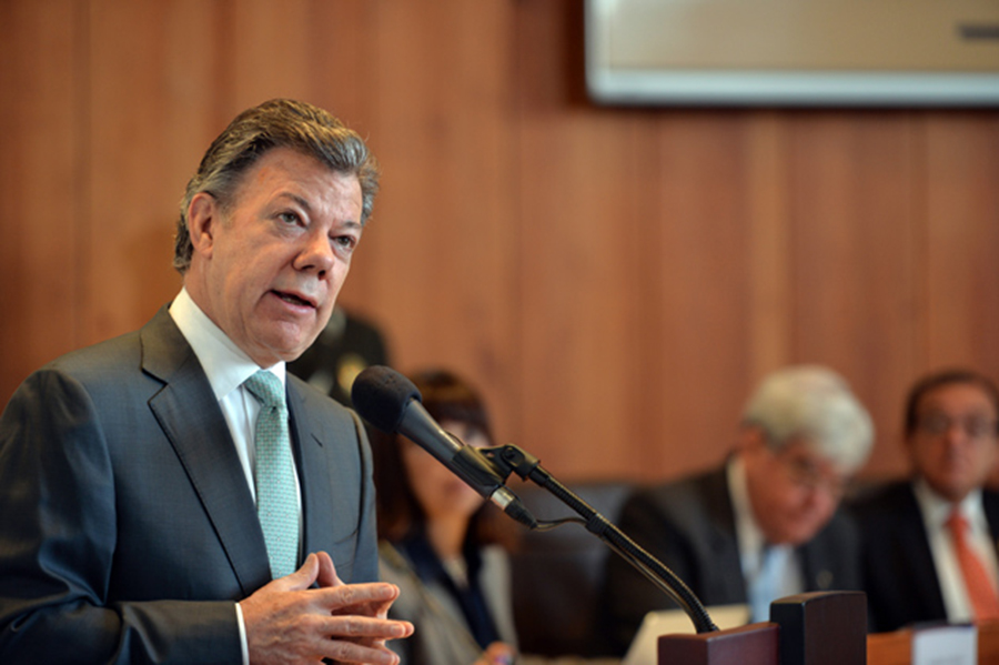 Santos: Si no liberan a excongresista no habrá diálogo