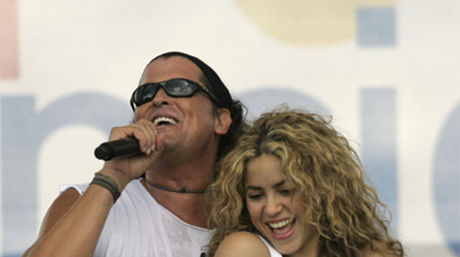 Shakira y Carlos Vives cantarán en los American Music Awards 2016