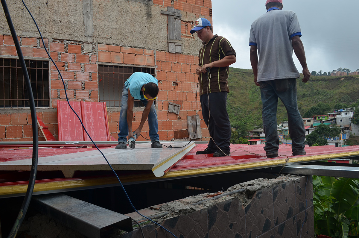 Barrio Tricolor entregó 50 techos en Francisco de Miranda