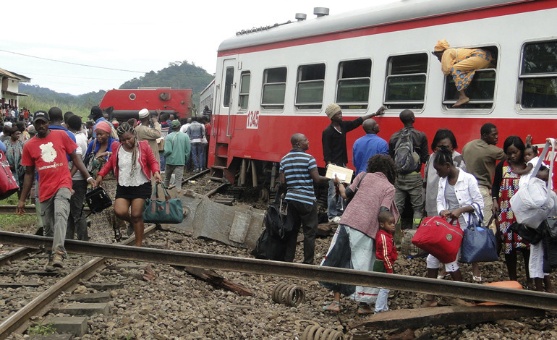 Descarrilamiento de tren en Camerún deja al menos 53 muertos