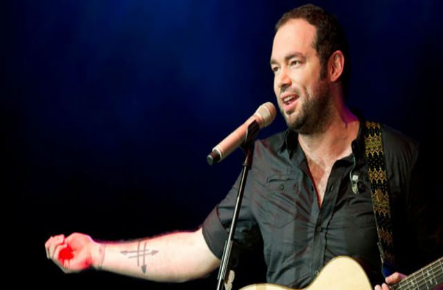 Santiago Cruz estrena su video clip “Vida de mis vidas”