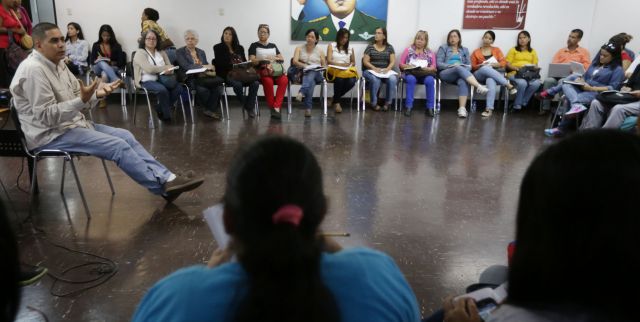 Docentes serán formados en 19 especializaciones