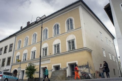 Controversia en Austria tras anuncio de demolición de la casa natal de Hitler