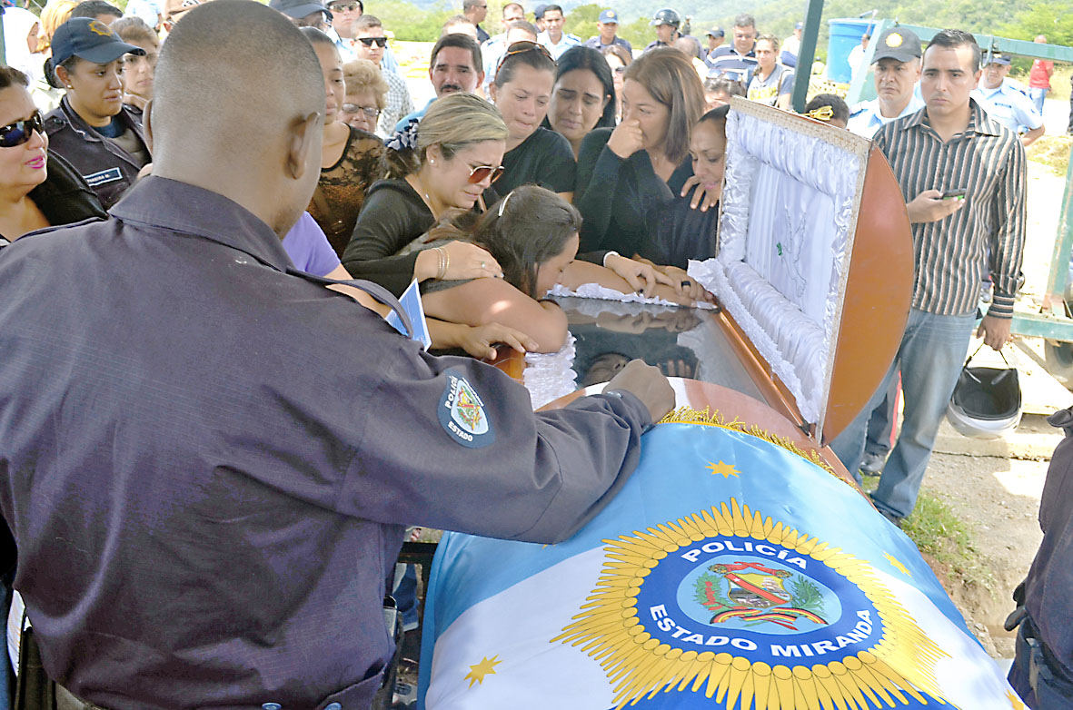 Despiden a policia asesinado