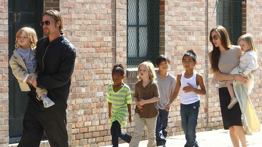 Brad Pitt solicita la custodia compartida de sus seis hijos con Angelina Jolie