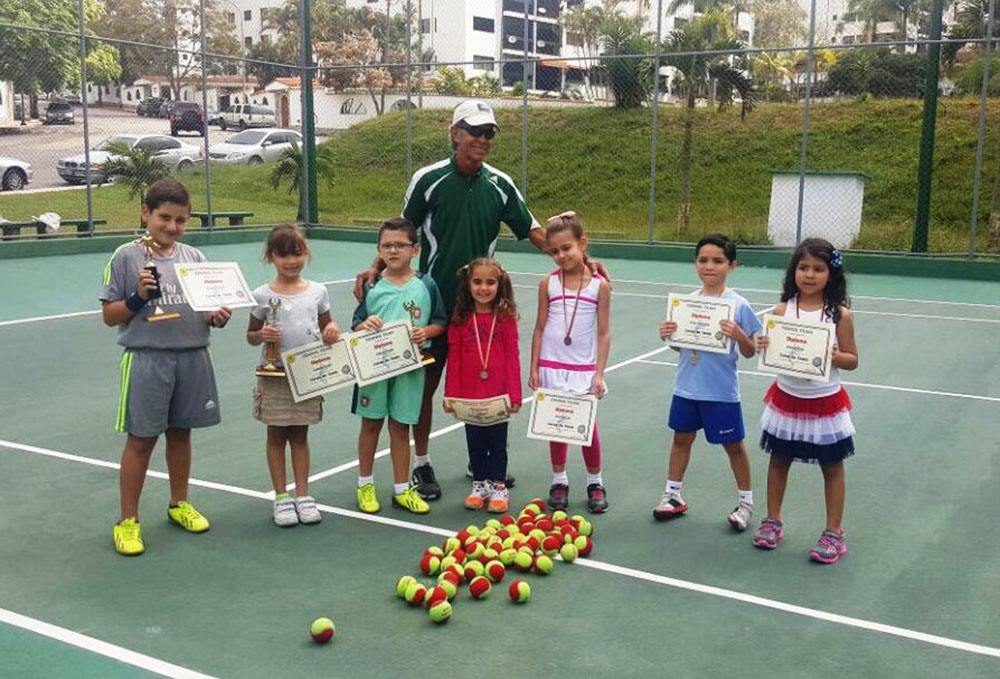 Ana Paula, Estefanía y Olinda campeonas de tenis de Los Salias