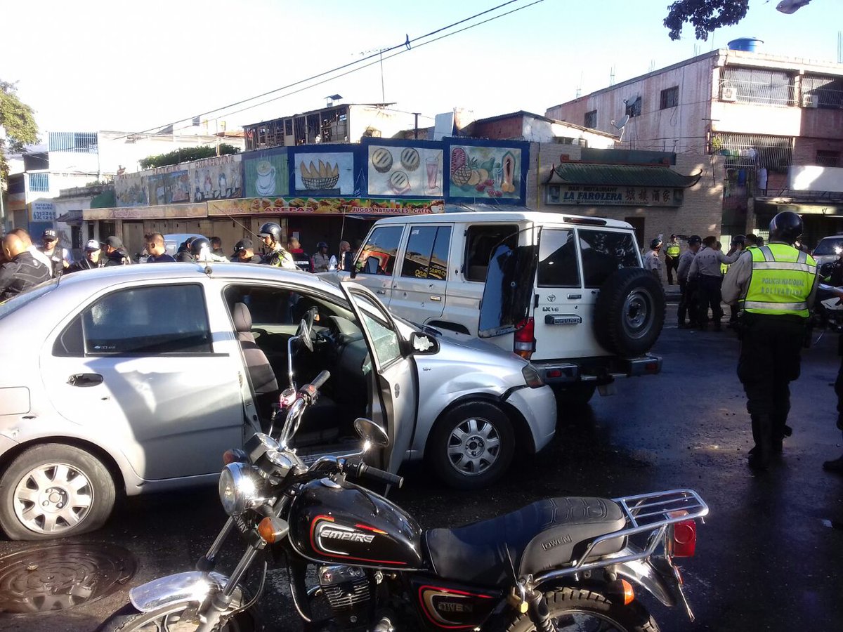 Tres delincuentes muertos y dos policías heridos tras intento de secuestro