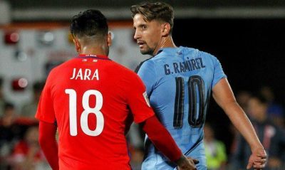 Gonzalo Jara tocó el trasero de un jugador uruguayo