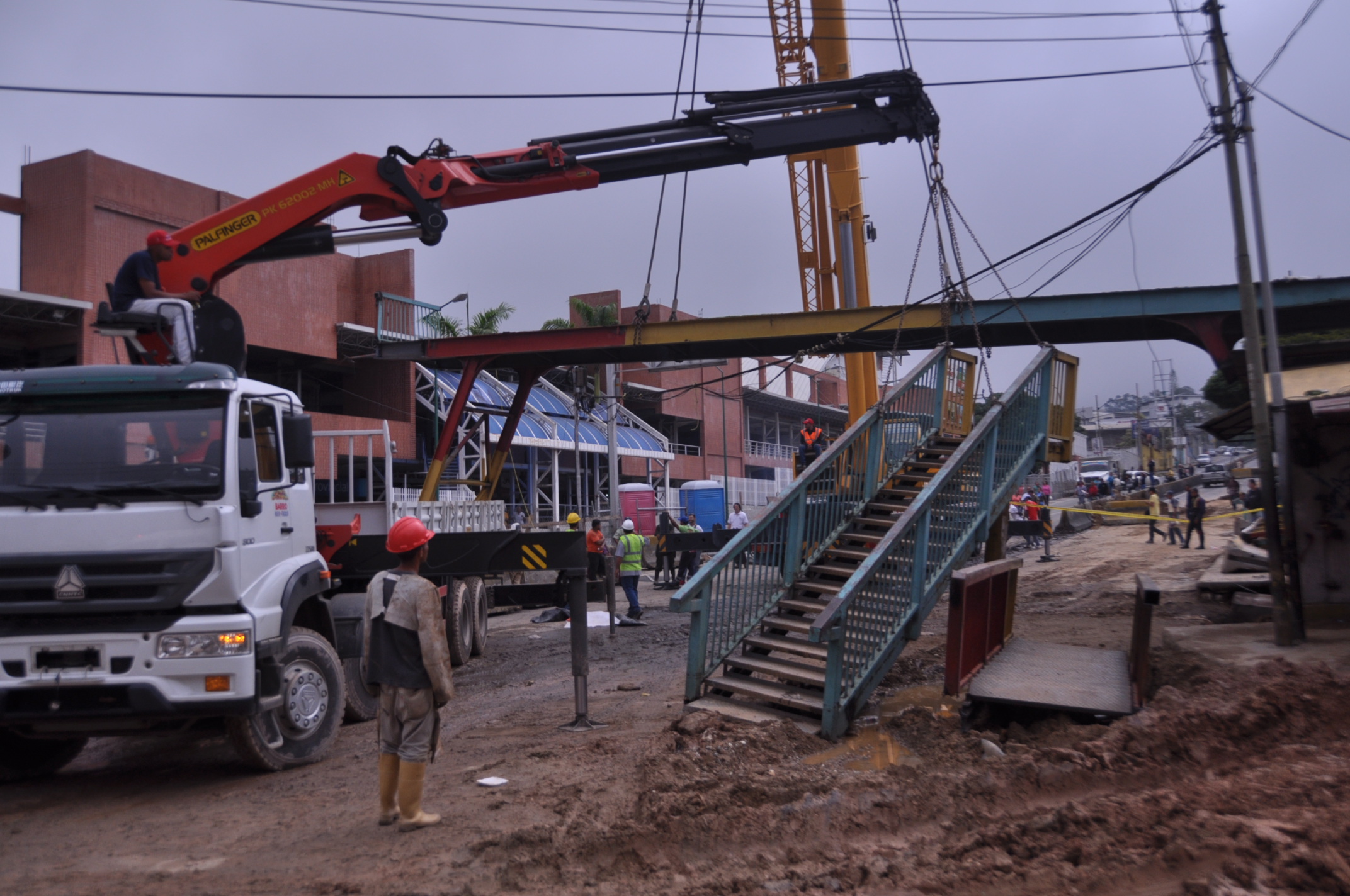 Nueva pasarela se construirá al concluir con drenajes