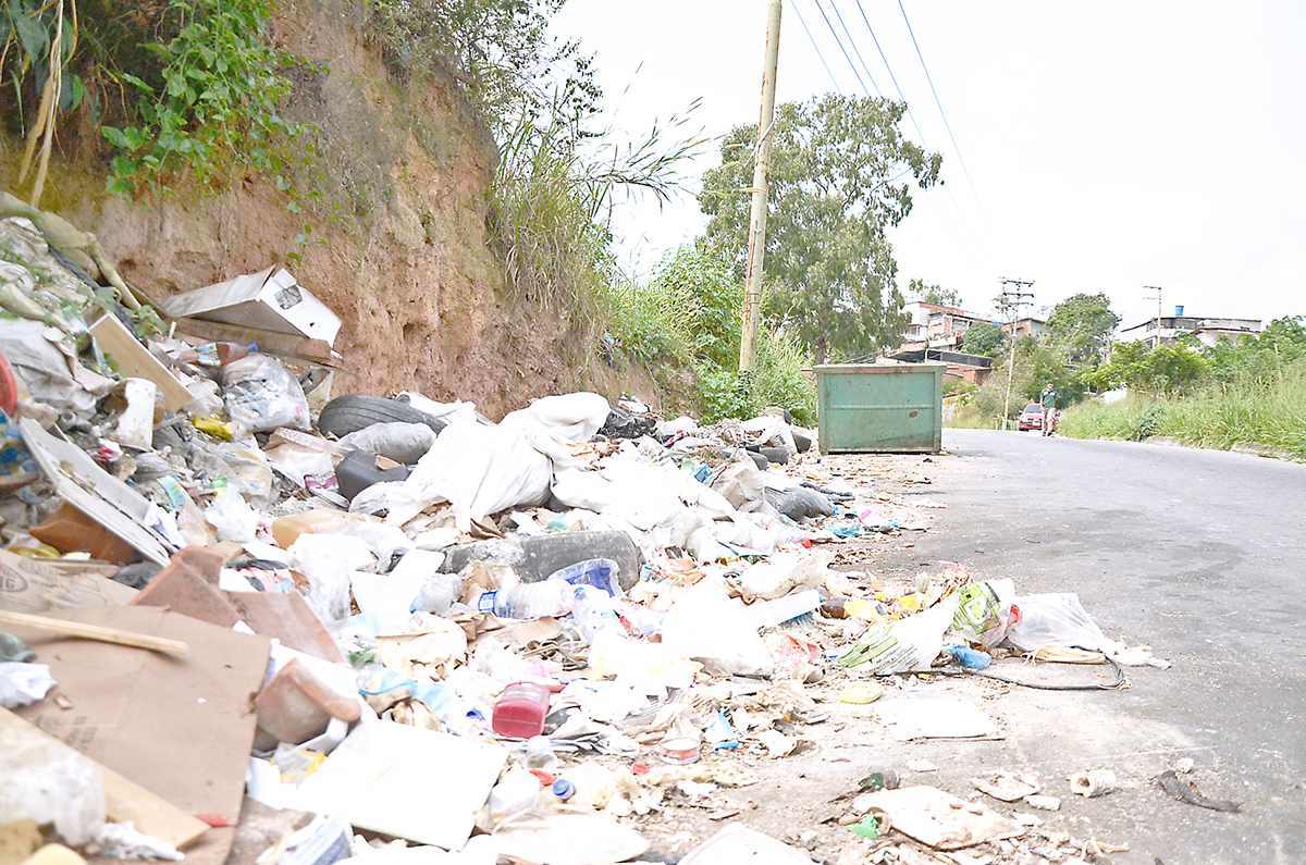 Colinas del Ángel se hunde en la basura