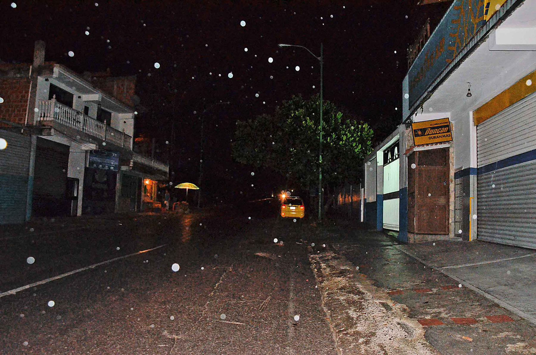Explosión de transformador  deja a oscuras la Bolívar