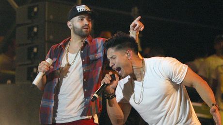 Chino y Nacho hicieron el Mannequin Challenge durante un concierto en Quito