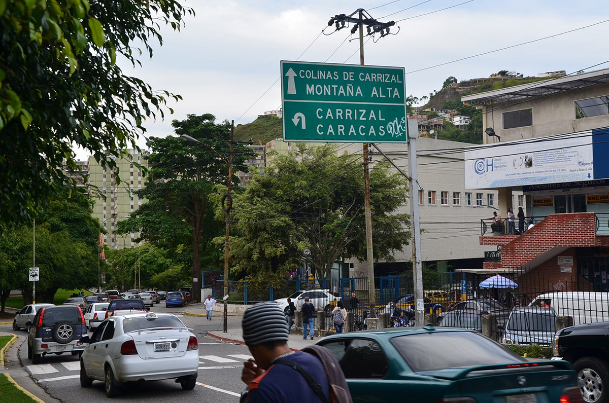 Choros azotan a vecinos de  Colinas y Montañalta