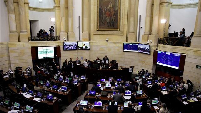 El Senado de Colombia aprueba el nuevo acuerdo de paz con las FARC