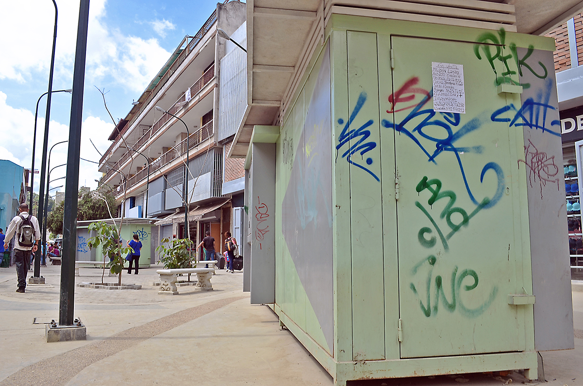 Alcaldía entrega kioscos del bulevar Vargas