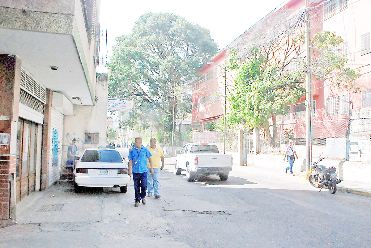 Piden alumbrado en Calle Rivas