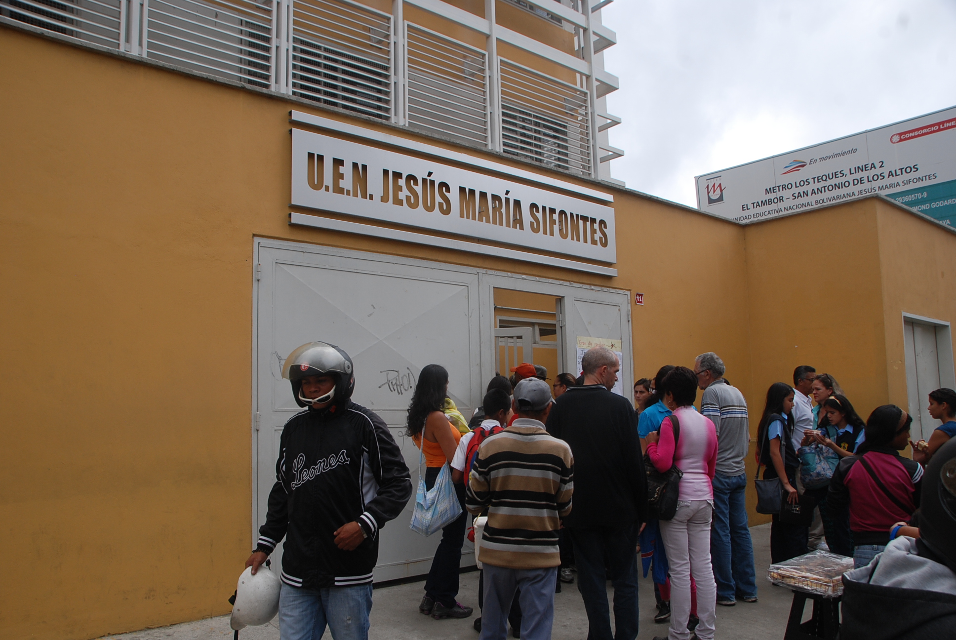 Sifontes entregará bolsos escolares la próxima semana