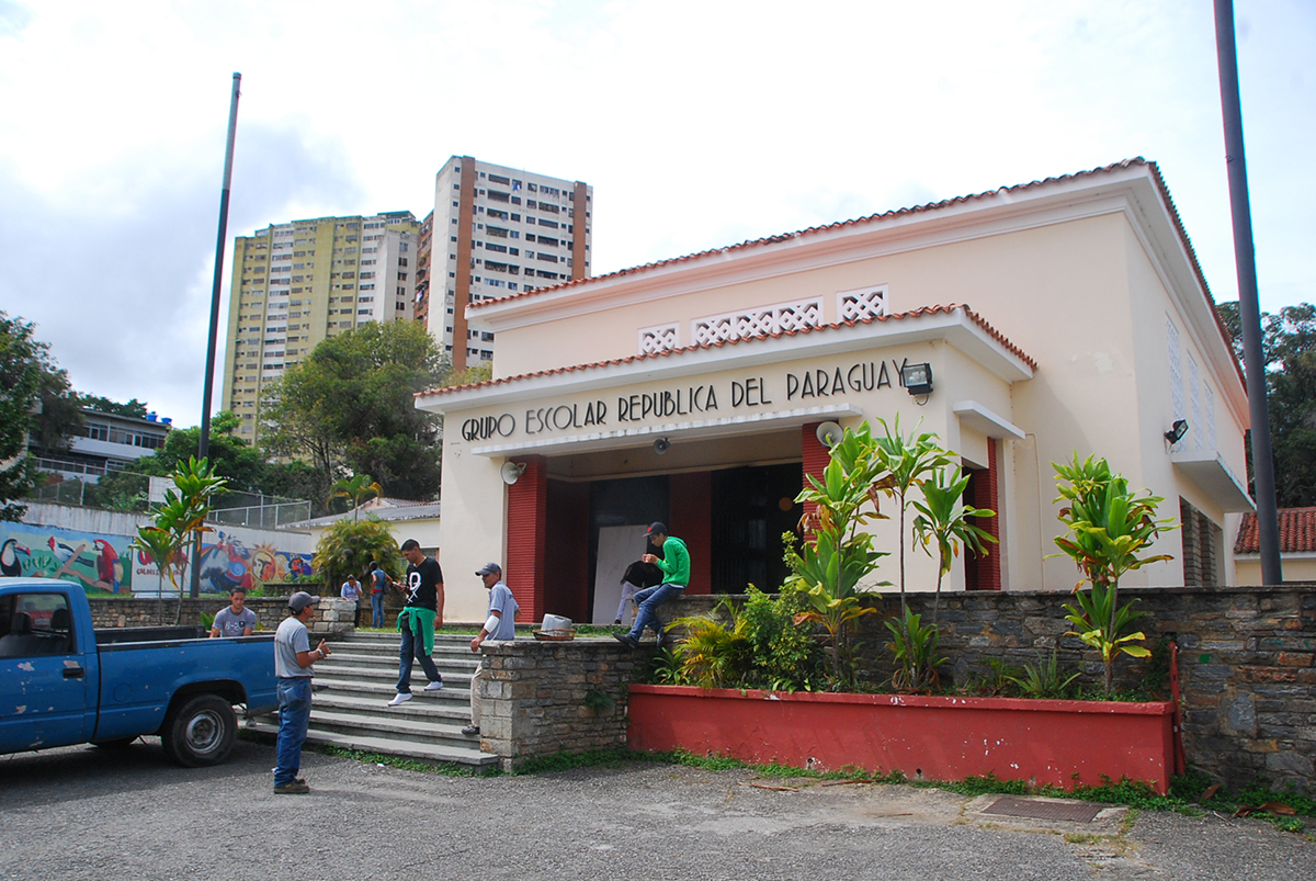 Choros dejaron sin comida a dos planteles