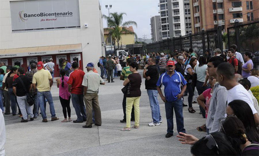 Muere pensionado tras calarse tres horas de cola