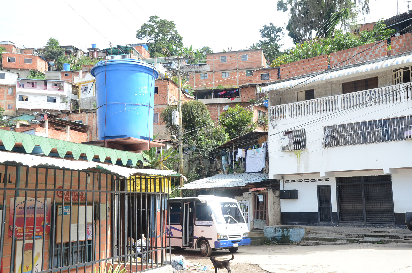 Dos meses sin agua en Alberto Ravell