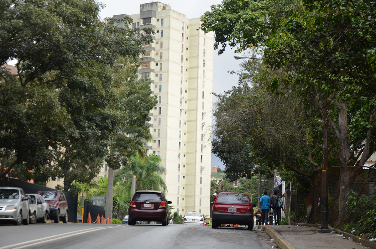 Dos lesionadas en volcamiento de vehículo