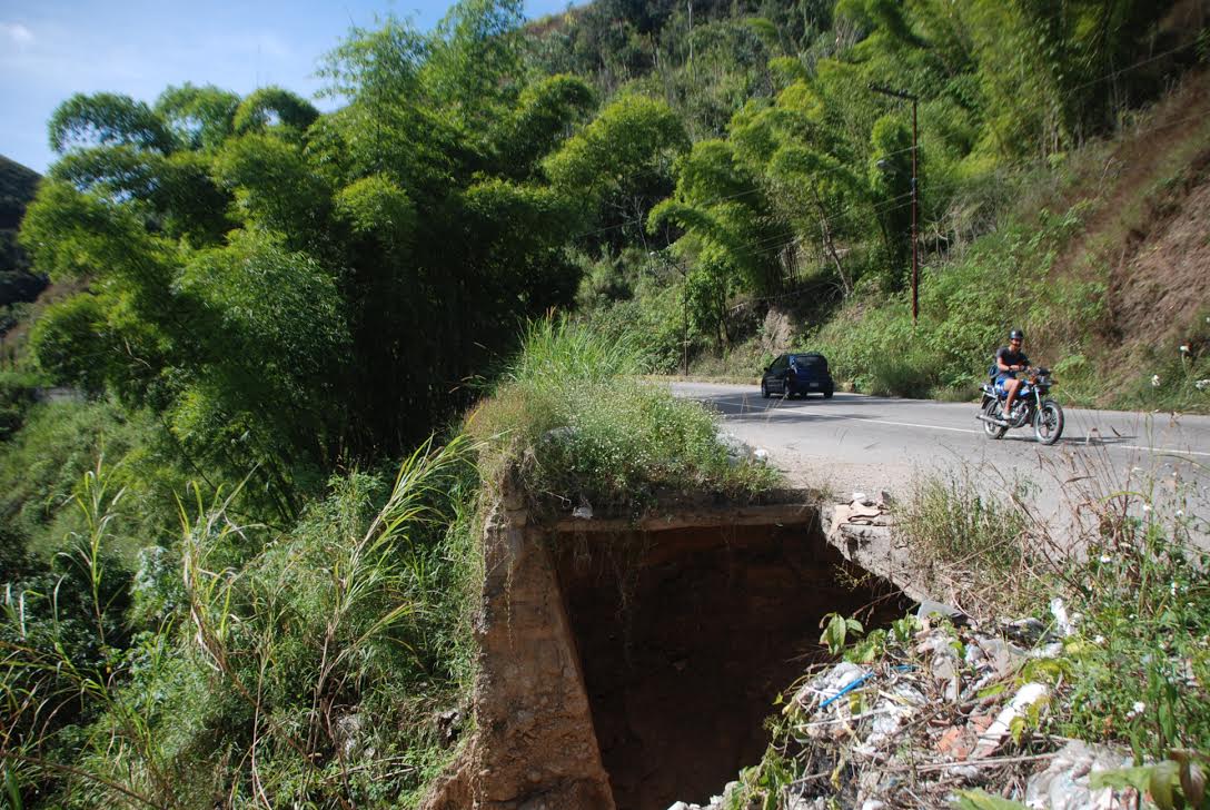 Vialidad de Carretera Vieja carga locos a conductores