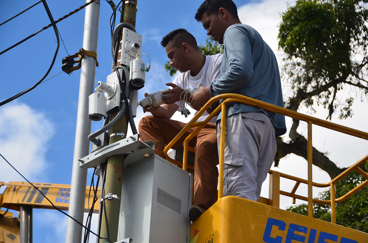 Realizan mantenimiento en cámaras de seguridad