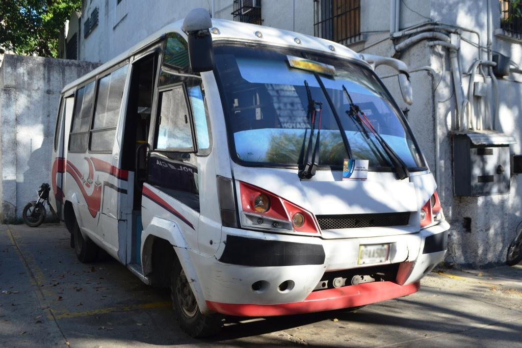 Polimiranda recuperó autobús robado en Cortada del Guayabo