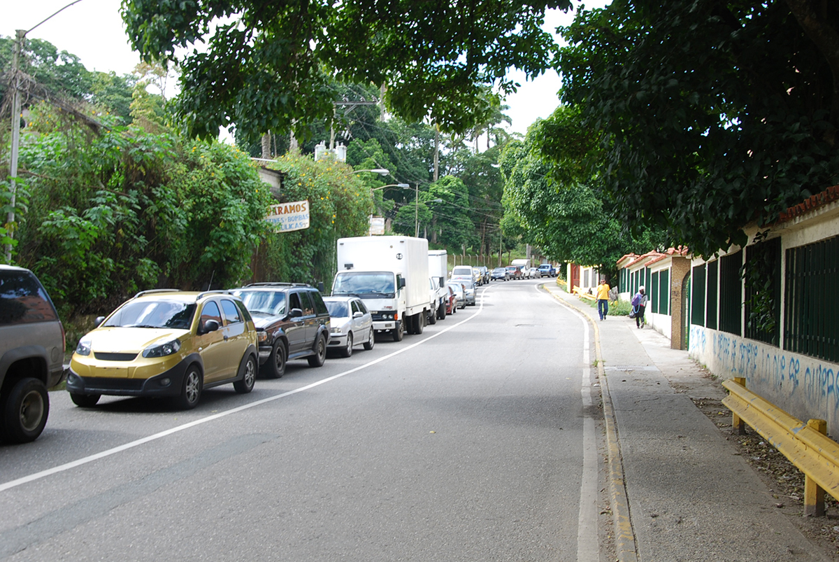 Alumbrado funciona a medias en la Simón Bolívar