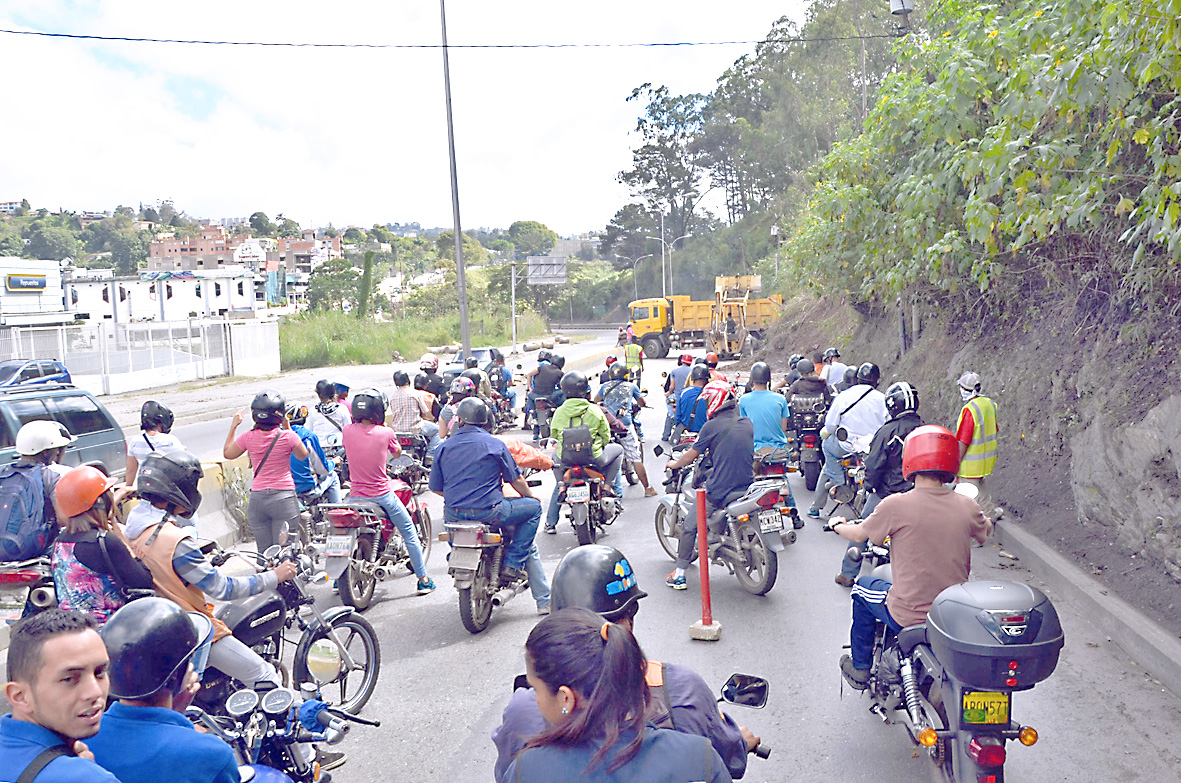 Conductores molestos por retrasos en la Panamericana