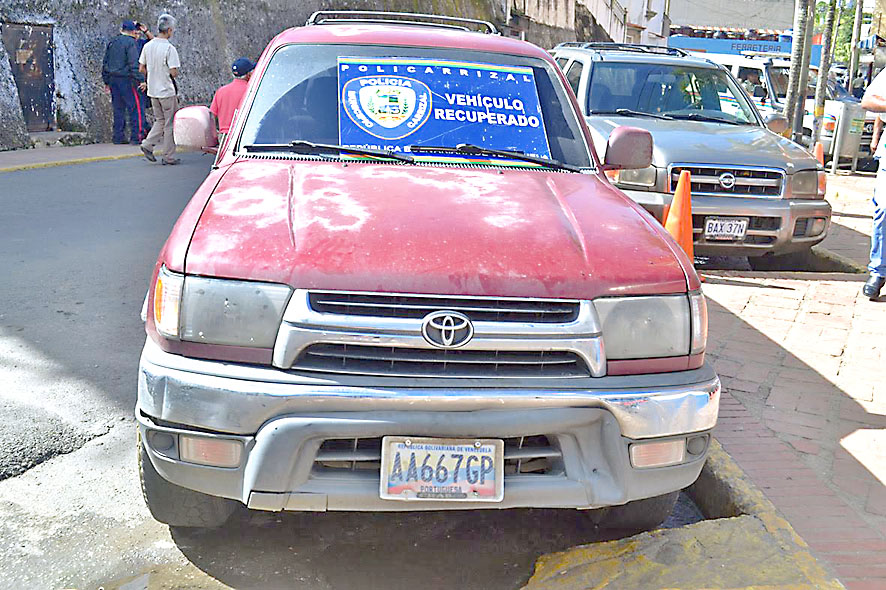 Recuperan vehículo solicitado por robo en Carrizal