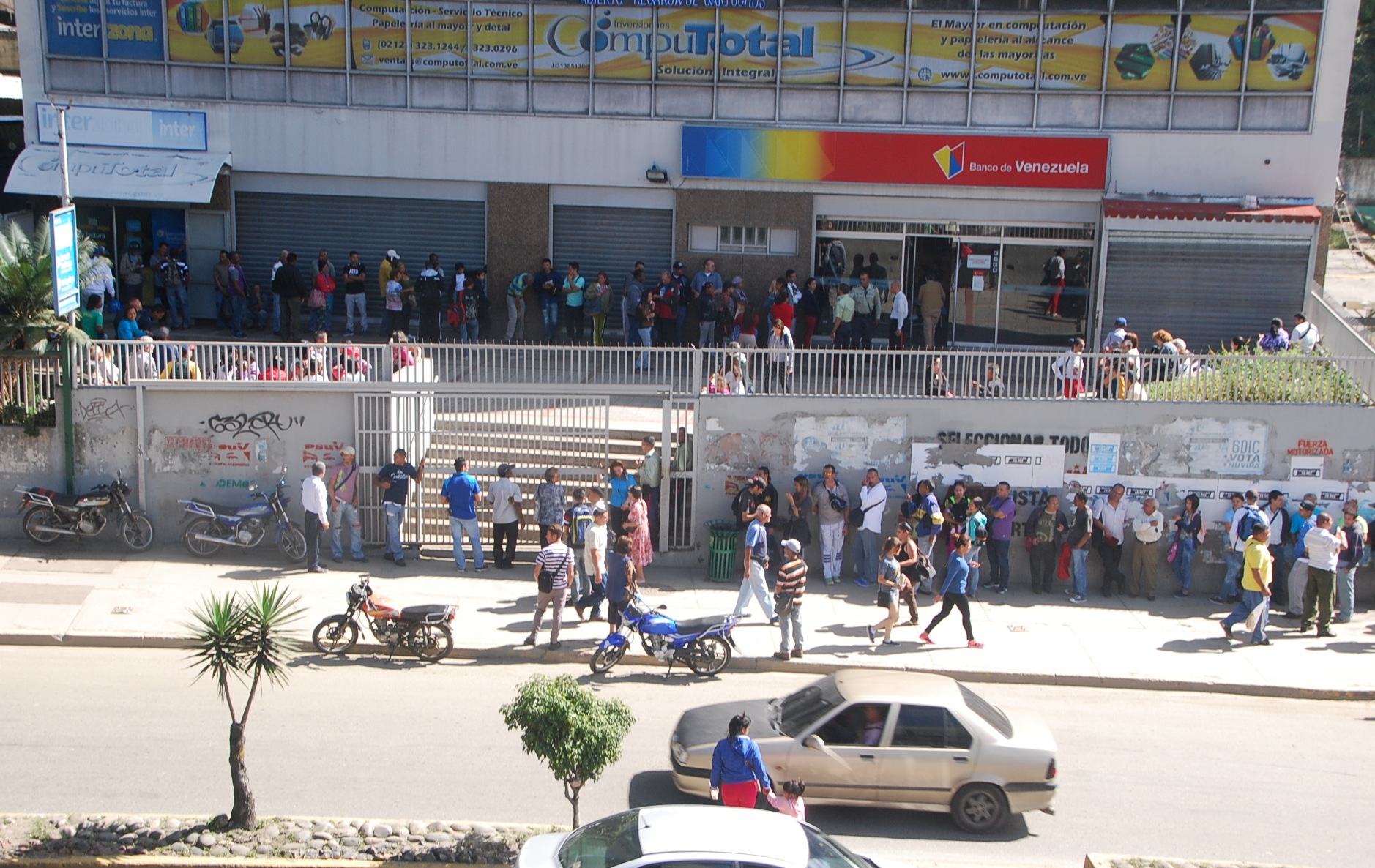 Entidades bancarias siguen congestionadas