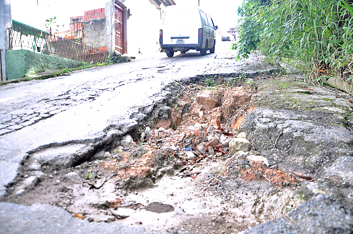 Habitantes de El Vigía piden arreglo de vía