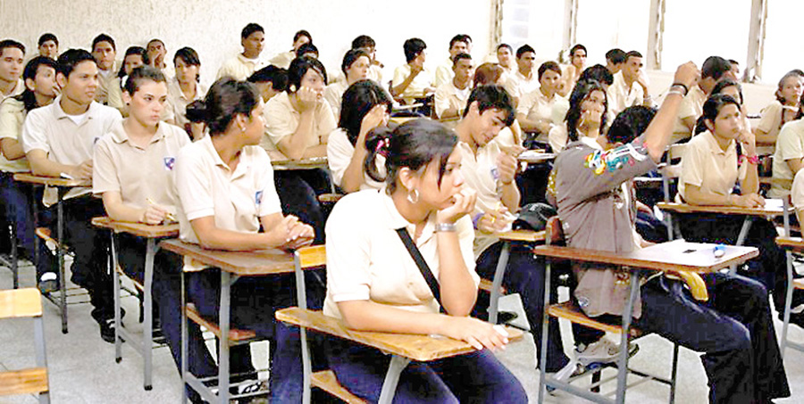 Reforma de currículo de educación elimina enseñanza de otros idiomas