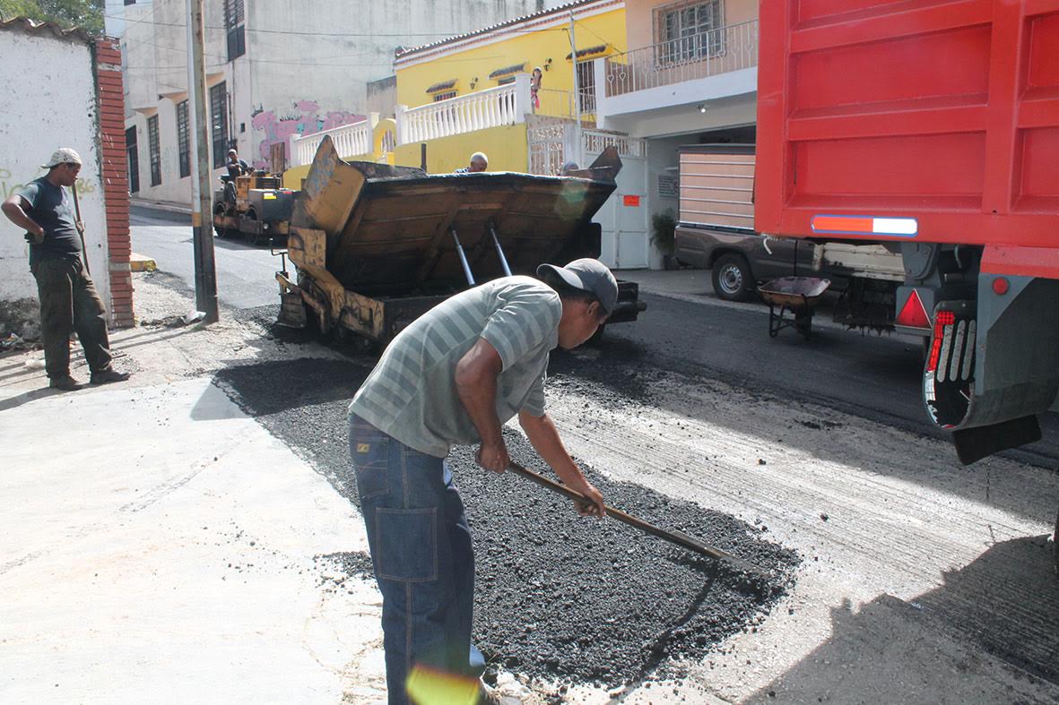 2 mil 100 toneladas de asfalto se colocaron en comunidades carrizaleñas el 2016
