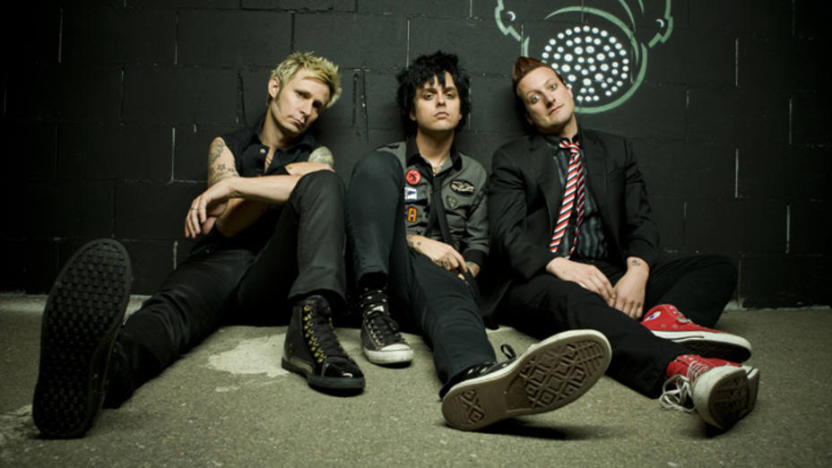 Green Day se lanza contra Donald Trump en su nuevo video, “Troubled Times”