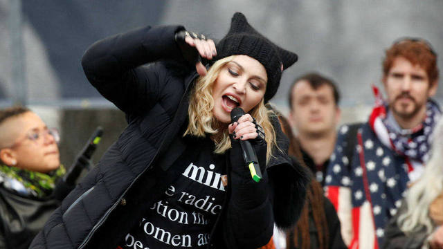 Madonna aparece por sorpresa en una Marcha de las Mujeres llena de artistas