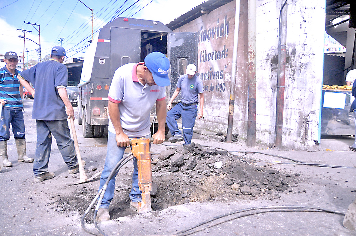 Reparan botes de agua