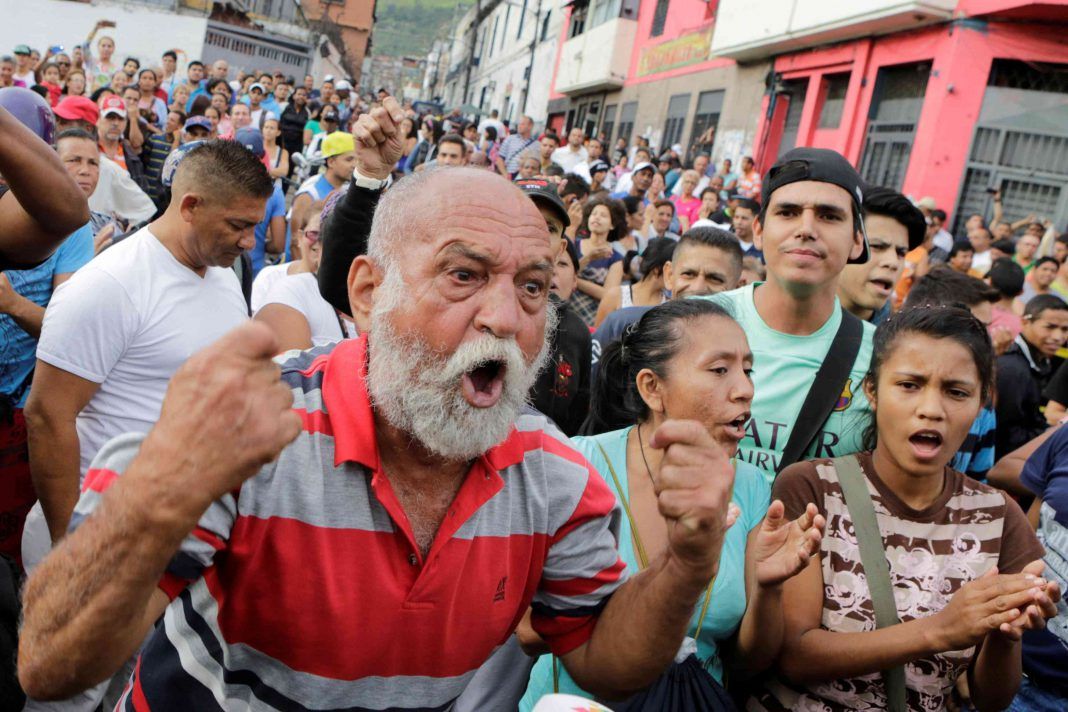 Habitantes de Macuto en Vargas protestan por el arrollamiento de dos niños