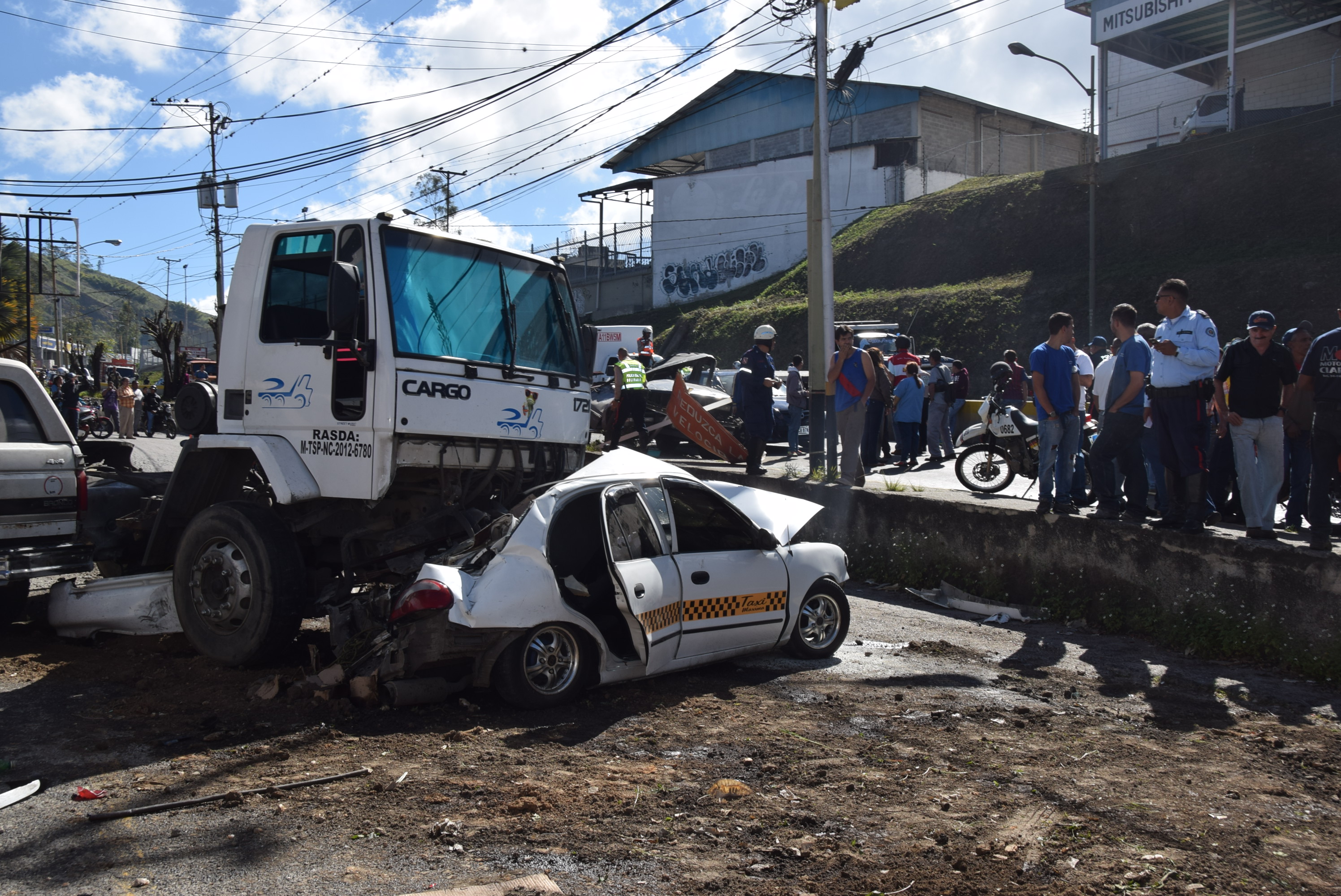 Dos muerto y siete heridos deja colisión en la Pedro Russo Ferrer