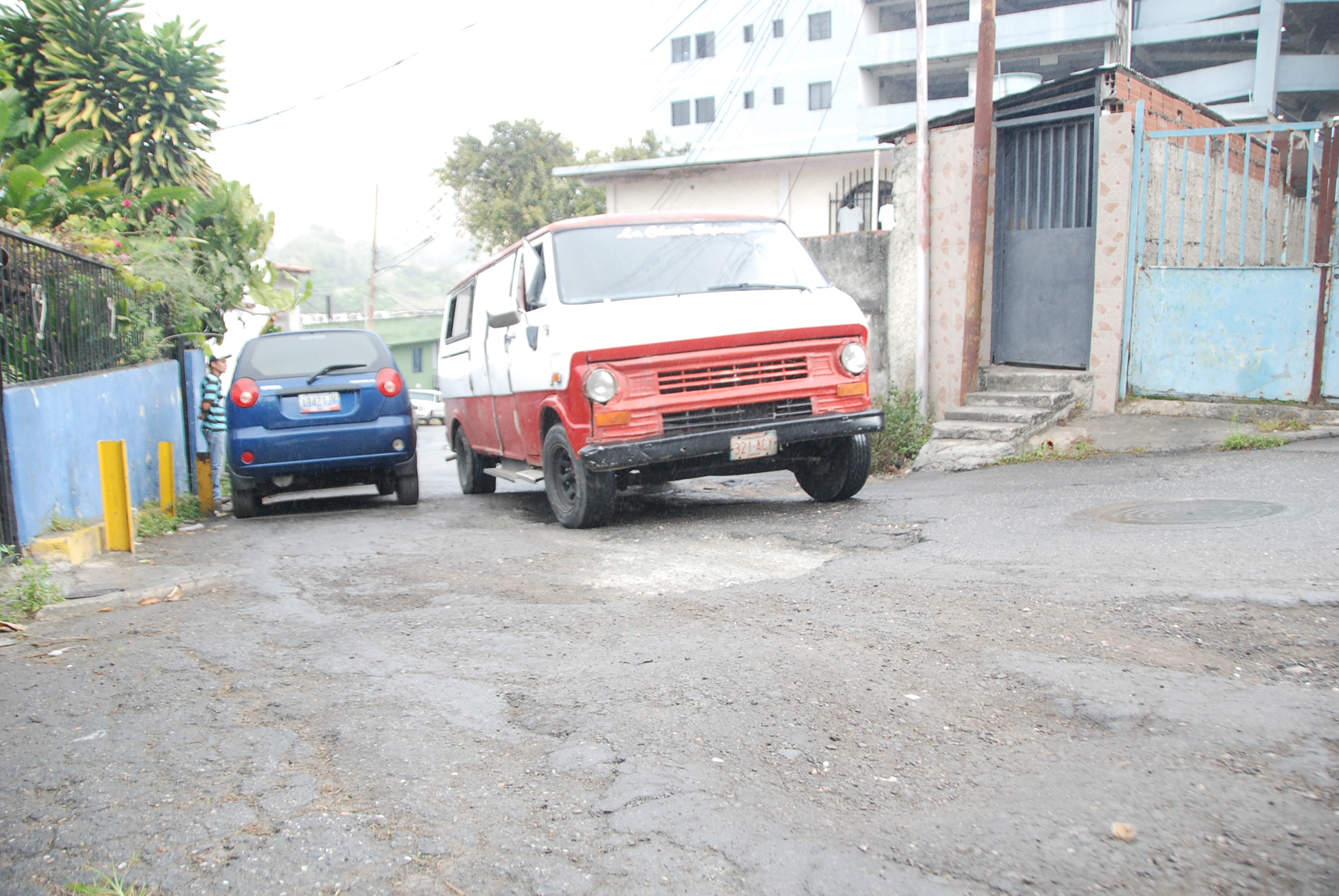 En residencias La Cima exigen asfaltado