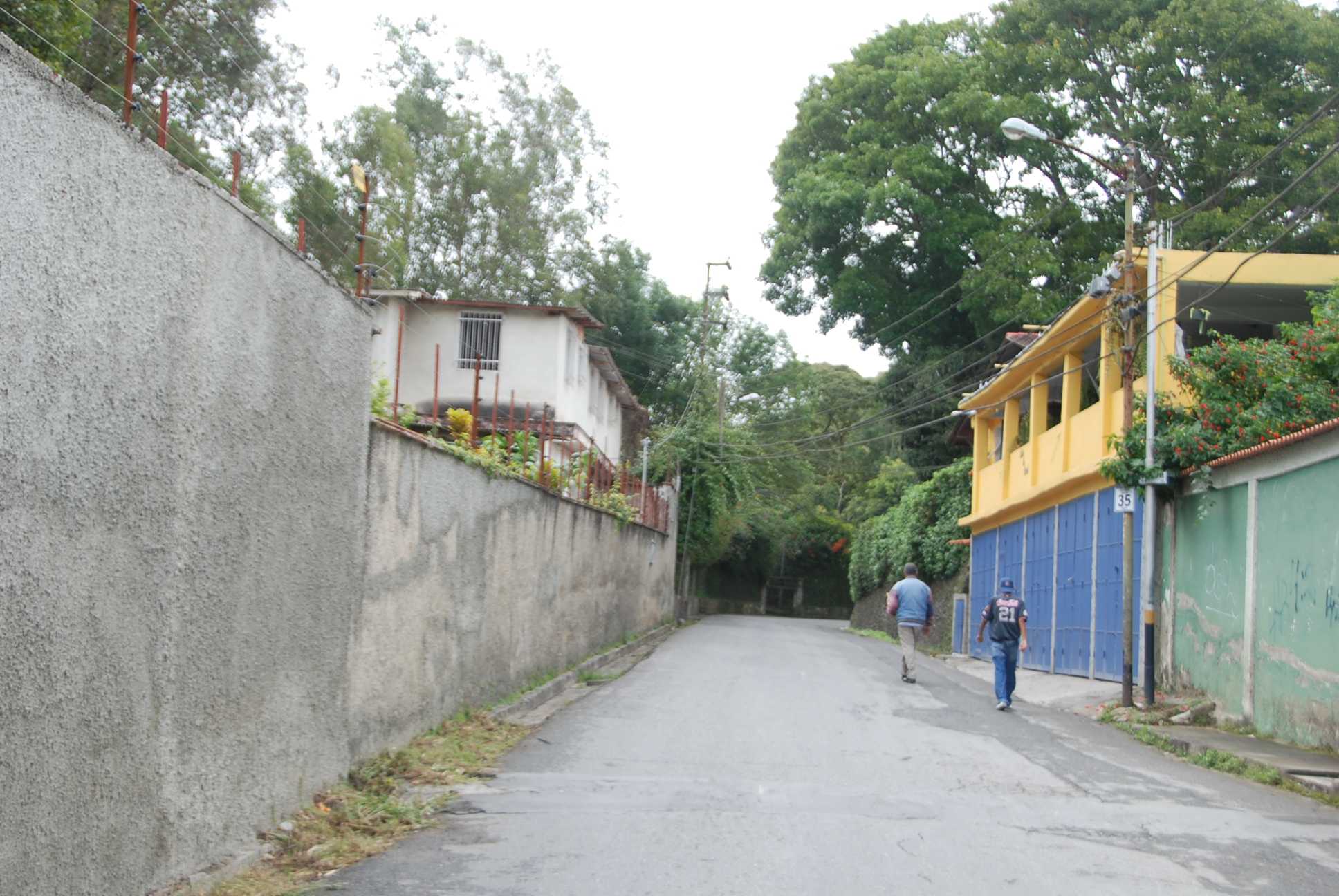 Habitantes de la Macarena Sur piden alumbrado público