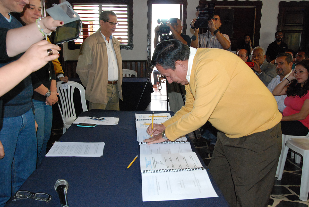 Firmaron contrato colectivo de trabajadores de la salud