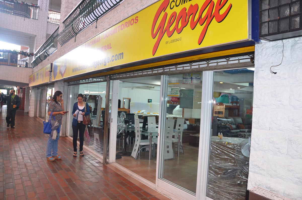 Comerciantes se la ven difícil para pagar salarios