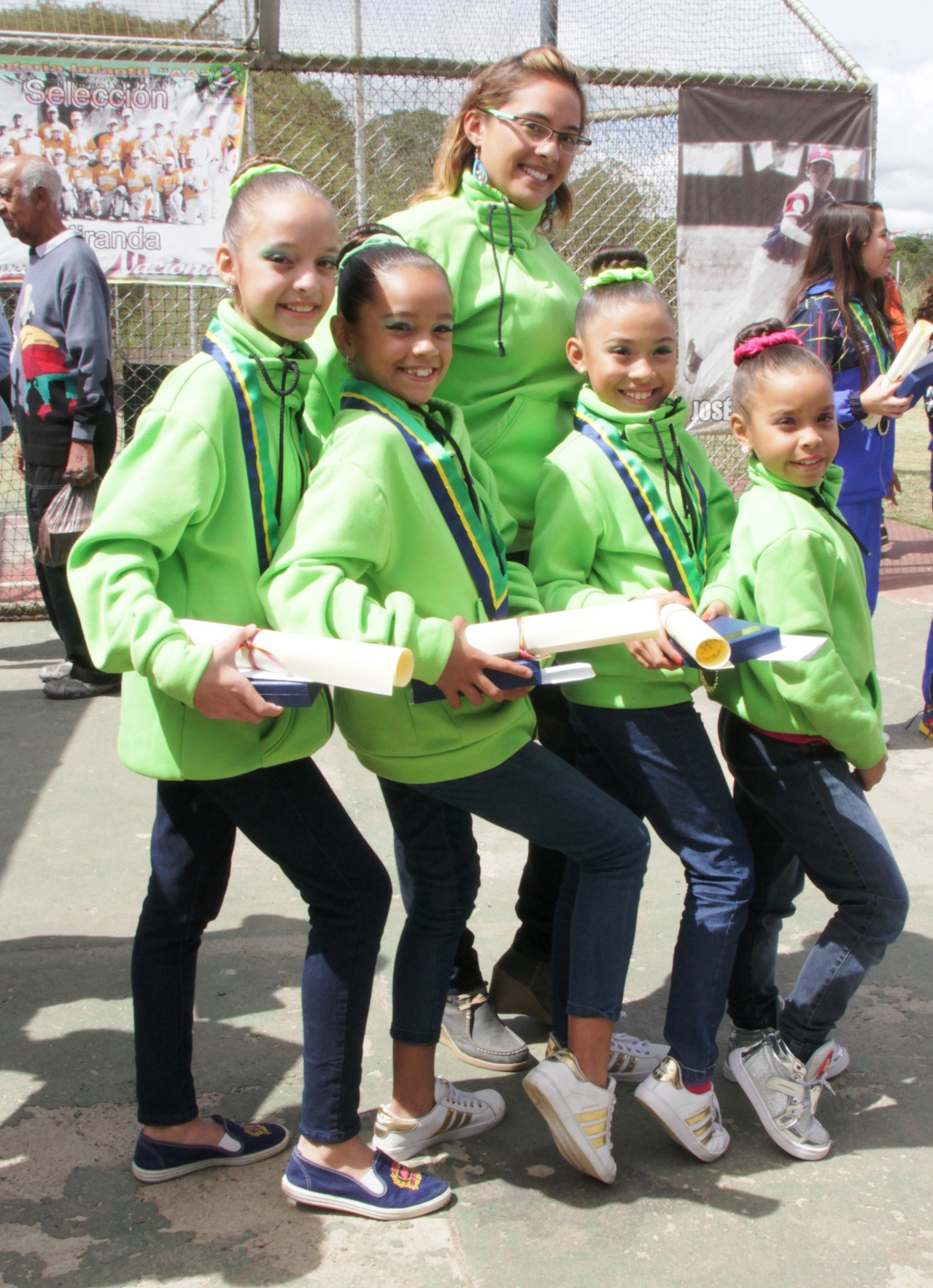 Atletas de Gimnasia Rítmica y Natación con Aletas fueron condecorados
