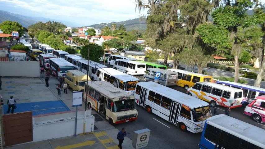 Transportista acuerdan paro indefinido en Mérida