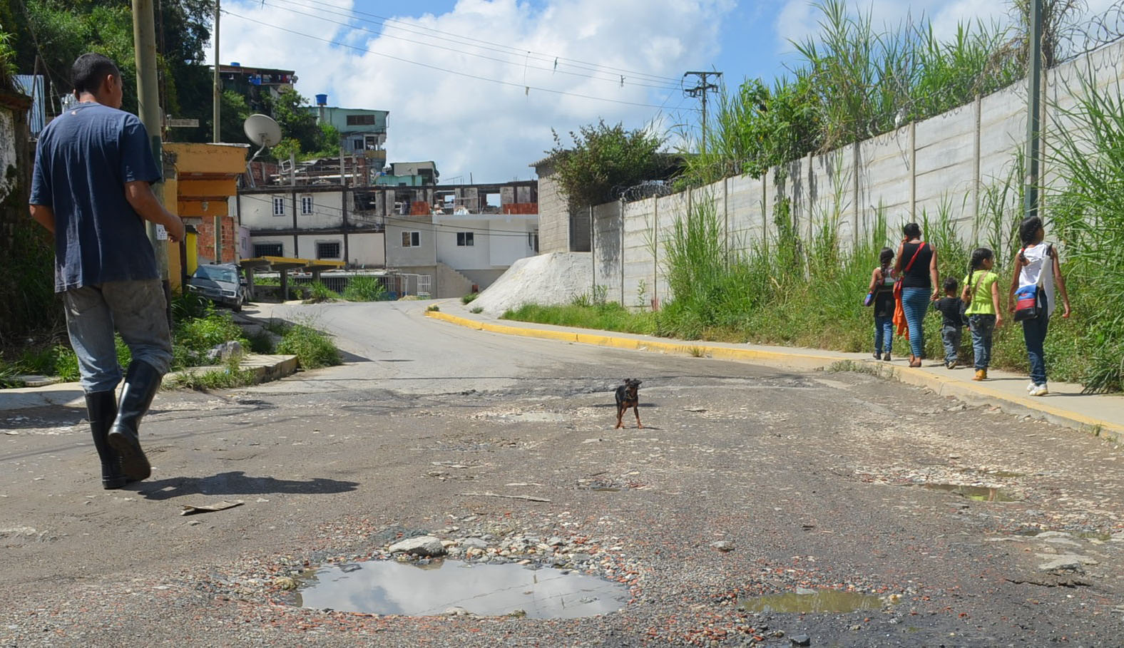 A cuchilladas asesinan a veinteañero durante robo