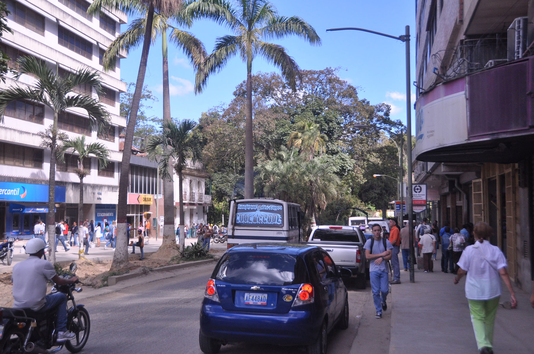 Avenida Bermúdez inmersa en la oscuridad