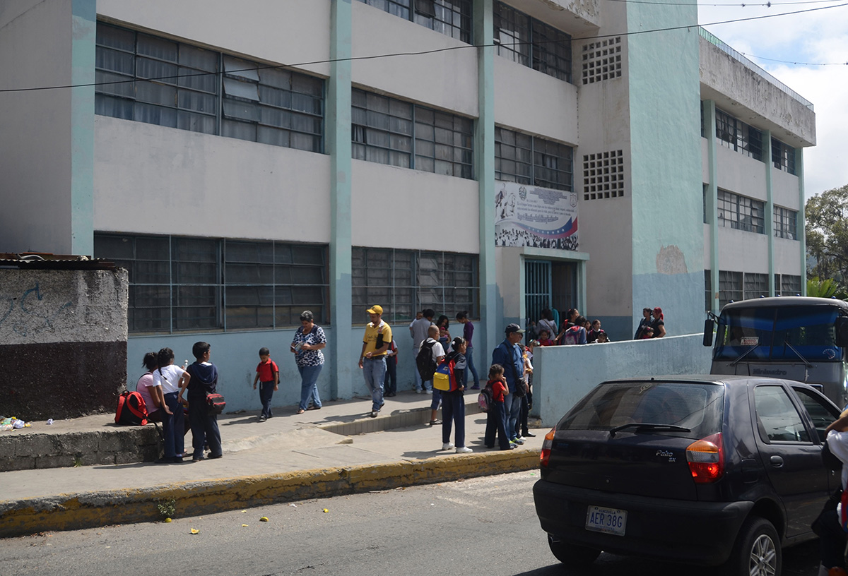 Piden celeridad en construcción de escuela